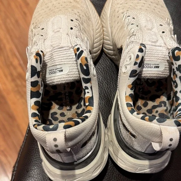 NIKE FLYKNIT SZ 7 White Knit Sneakers with Leopard Print Lining - Picture 4 of 7